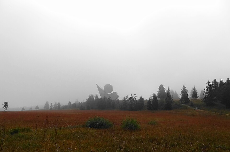 Le monument national à la Résistance sur le plateau des Glières.